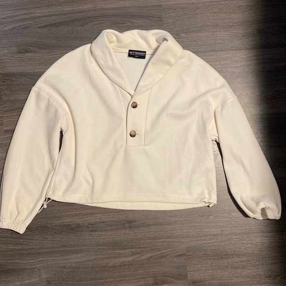 Kittenish - cropped sweater with ties at the bottom to make it tighter on waits - Picture 1 of 1